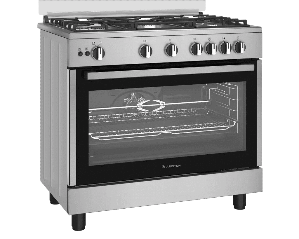 بوتاجاز أريستون فضي مزوّد بأربع شعلات وفرن زجاجي أسود، يظهر بشكل واضح ومنفرد ليكون نموذجًا مثاليًا لشرح خطوات صيانة وإصلاح بوتاجاز أريستون بنفسك وفق إرشادات خبراء الصيانة